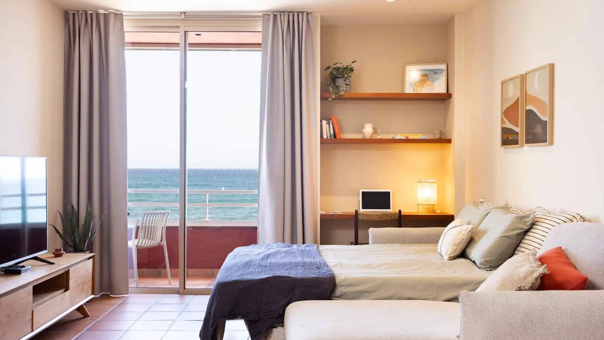 Spectacular Beachfront Loft-Style Casa Corina II El Médano