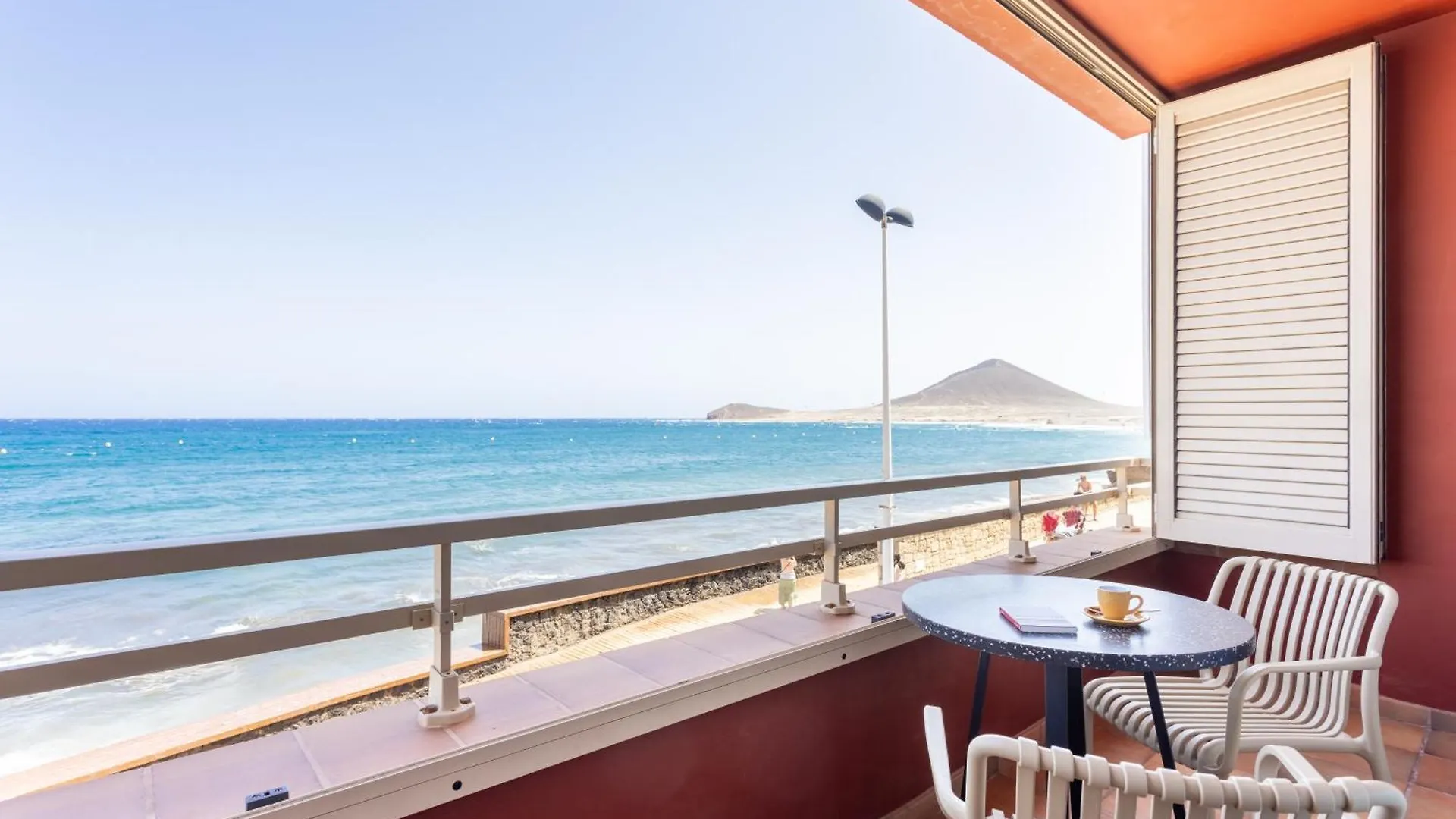 Spectacular Beachfront Loft-Style Casa Corina II El Médano Apartment